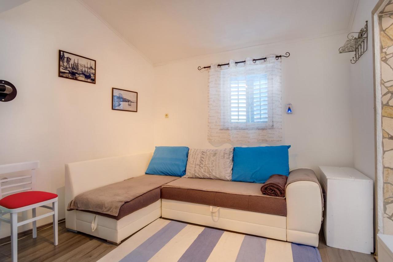 Apartments Kastel Veli Losinj Exterior photo