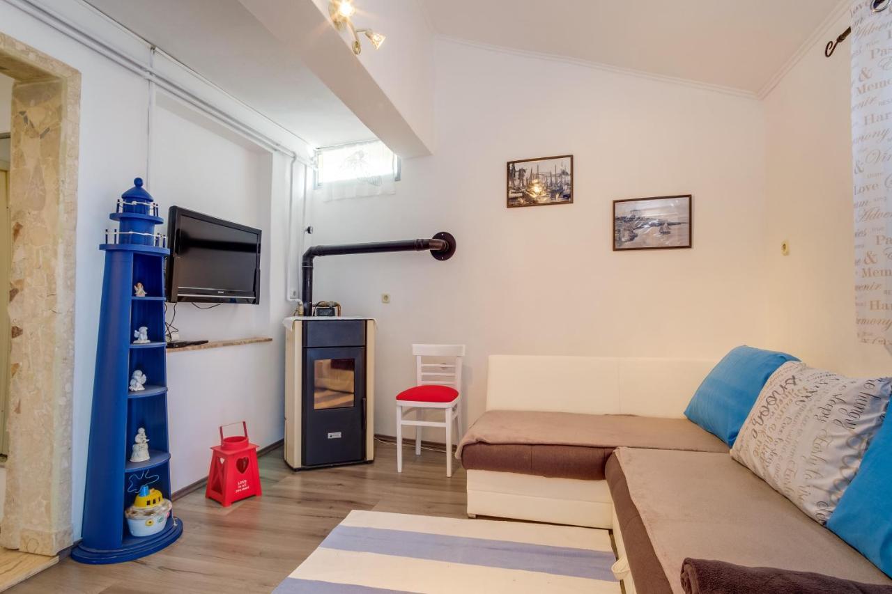 Apartments Kastel Veli Losinj Exterior photo
