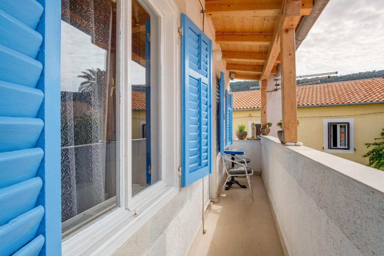 Apartments Kastel Veli Losinj Exterior photo