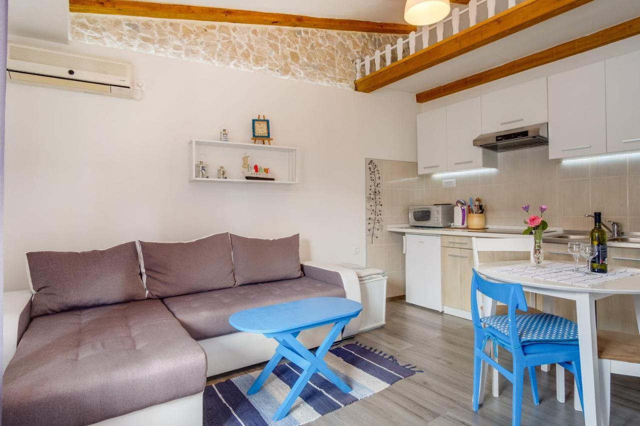 Apartments Kastel Veli Losinj Exterior photo